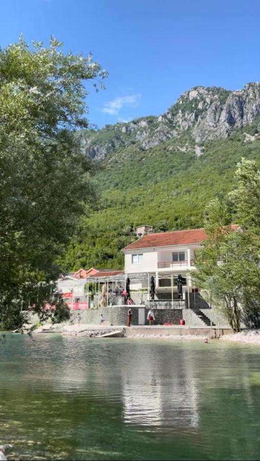 Motel And Restaurant Odusak Dreznjak Buitenkant foto