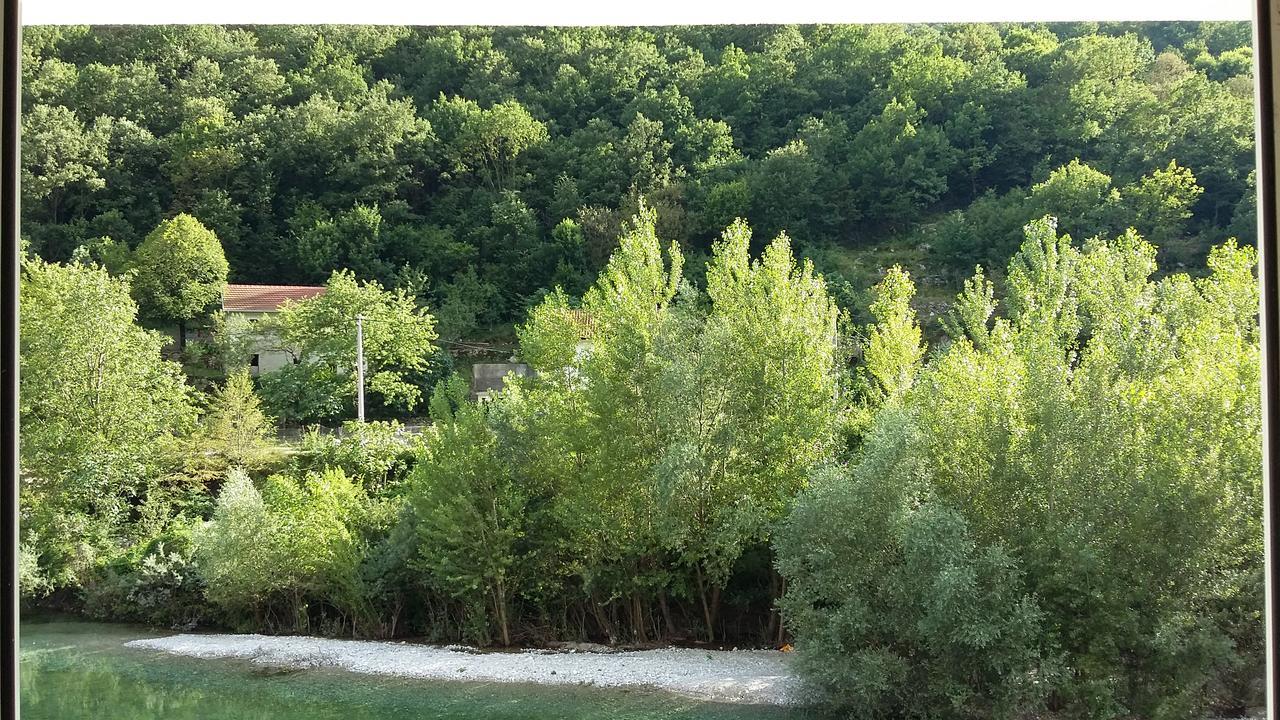 Motel And Restaurant Odusak Dreznjak Buitenkant foto
